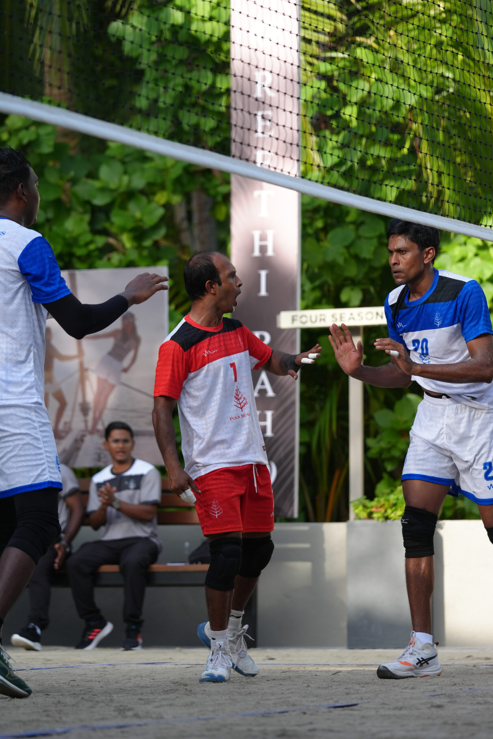 Fari Islands Vs Fourseasons Kuda Huraa